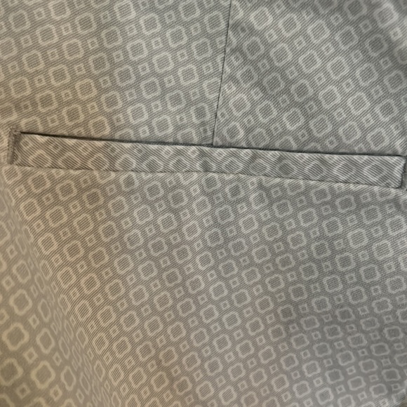 City fit J. crew ankle pant. Whit and grey diamond design - Picture 4 of 4